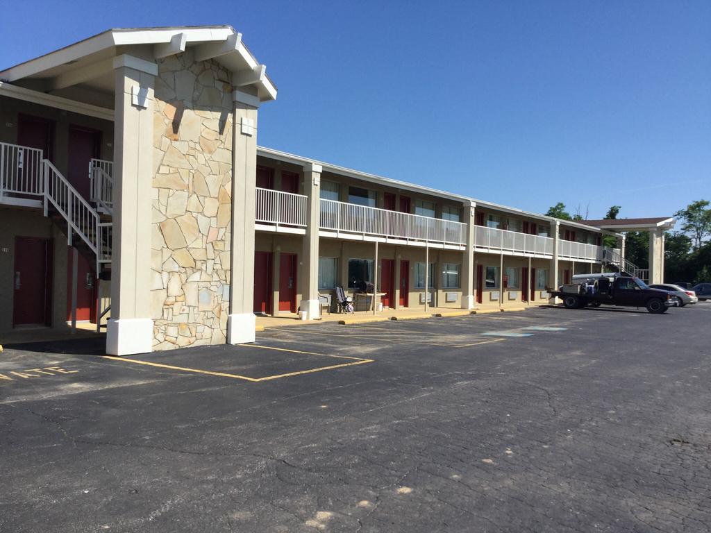 Big Spring Inn マディソンビル エクステリア 写真