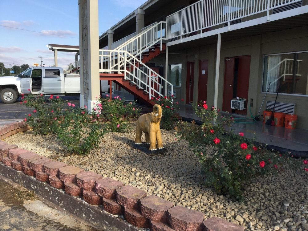 Big Spring Inn マディソンビル エクステリア 写真