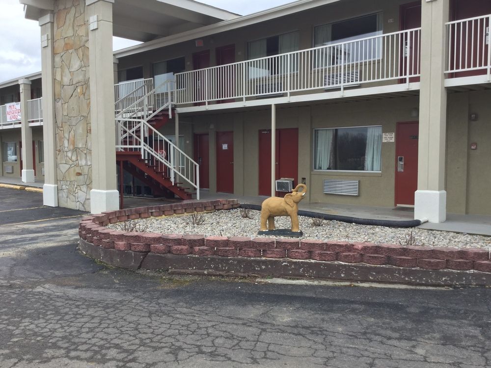 Big Spring Inn マディソンビル エクステリア 写真