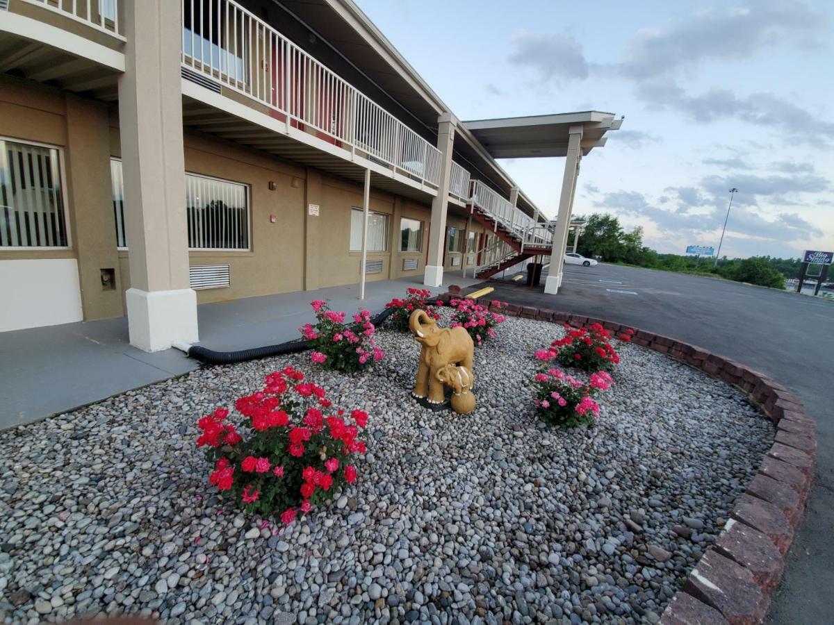 Big Spring Inn マディソンビル エクステリア 写真